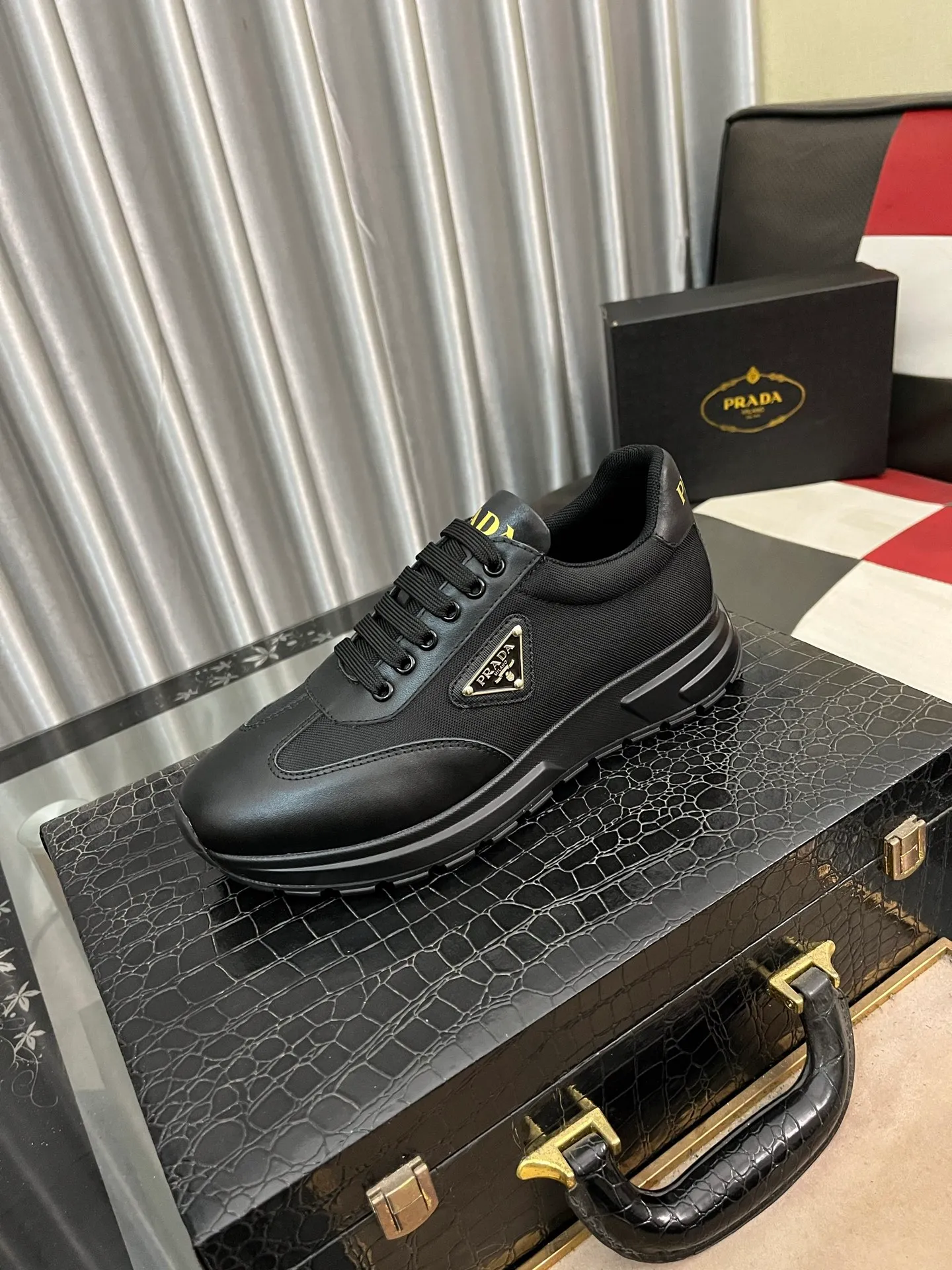 Men's shoes 💰420⌚️⌚️ PRADA [Prada] popular men's shoes, casual shoes and sports shoes! High-end quality 🍀 The upper is made of imported original cowhide 💥 cowhide lining; the original molded outsole. The style is upright and elegant, comfortable and versatile💪 Three quality guarantees Size number: 38-44, 4️⃣ colors available